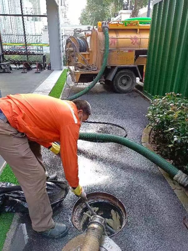 无锡清理化粪池公司无锡抽粪电话无锡管道疏通清淤工作